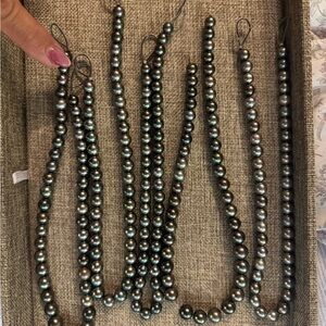 Elegant Tahitian Black Pearl Necklace